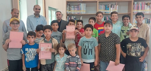 برگزیدگان خوانش پانصد قصه واهدای جوایز به وسیله بخشدار